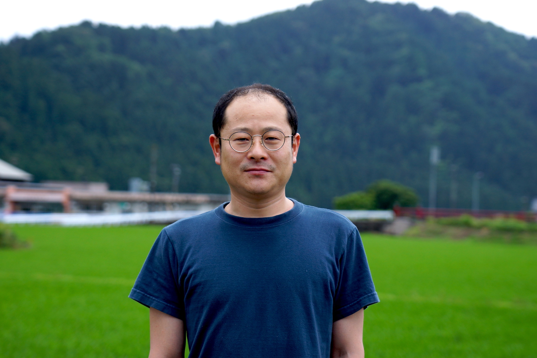 中野 喜之（Yoshiyuki Nakano）氏 「株式会社中野」代表 / 1978年生まれ。1997年に福井県立武生商業高等学校を卒業後、約3年間他の漆器の工房で修行。その後、「株式会社中野」に入社。
